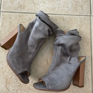 Lulu’s Gray Peep toe booties, 7 new never worn